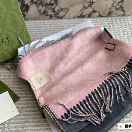 Comes with a box of wool scarf  size：35*180cm GG new jacquard double-sided scarf!  Wool feels super thick, soft and comfortable!!!