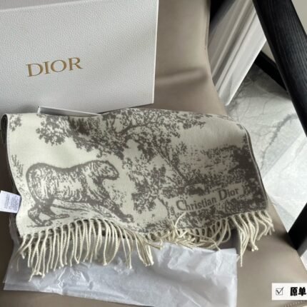 Box pairing Original cashmere scarf size：200*40cm Xiaoxiang's double-sided scarf/shawl Scarf feels soft to the touch