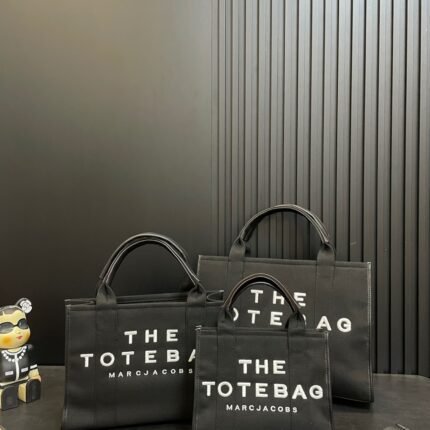 Trendy and high-end women's three sizes classic black shoulder back tote bag diagonal cross bag, suitable for daily gatherings