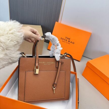 New high-end trendy leather square bag crossbody bag, suitable for daily travel and gatherings