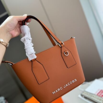 Fashionable and versatile handbag, suitable for daily travel and gatherings