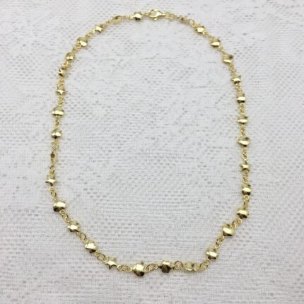 The necklace is versatile and personalized, suitable for wearing in various places and fashionable