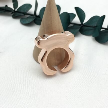 The ring is versatile and personalized, suitable for wearing in various places and fashionable