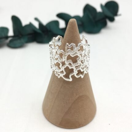 The ring is versatile and personalized, suitable for wearing in various places and fashionable