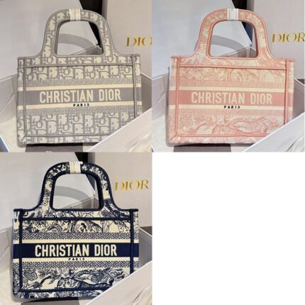 A variety of colored tote bags and shopping bags, which are also very practical and fashionable for daily use