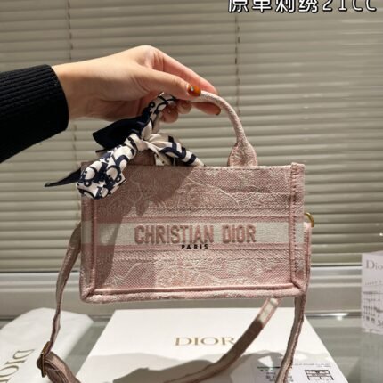 Pink jacquard tote bag, compact, exquisite and stylish, suitable for daily travel shopping bags