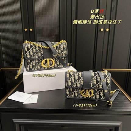 Classic jacquard chain Montaigne bag with large capacity, suitable for daily shopping and office use. It is fashionable and practical, durable and dirt resistant, and can be paired with any clothes without any pressure. It is suitable for all seasons