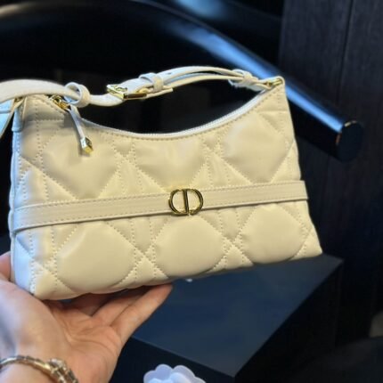 Mini shoulder bag, armpit bag is very suitable for daily outings, commutes, outings, and light travel