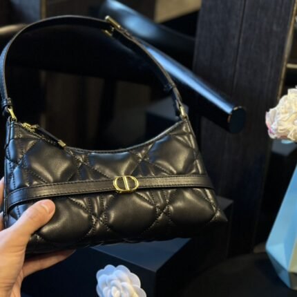 Mini shoulder bag, armpit bag is very suitable for daily outings, commutes, outings, and light travel