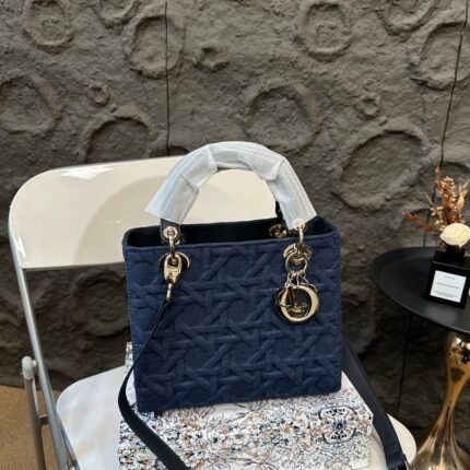 Geometric denim princess bag is a must-have item for summer My wife is really handsome