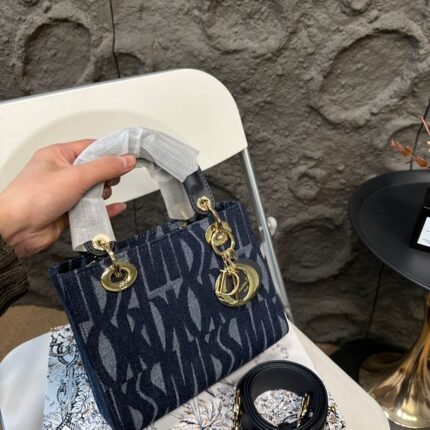 Cowboy Diana bag is a must-have item for summer My wife is really handsome