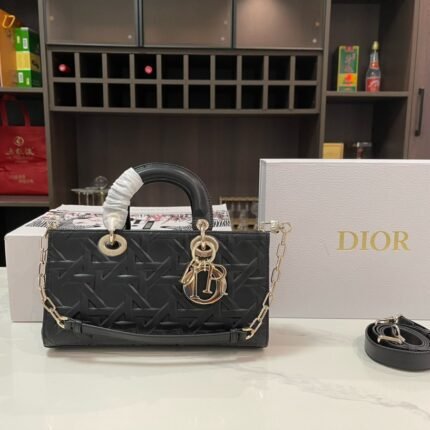 Trapezoidal consort bag, rattan patterned bag body and letter pendant