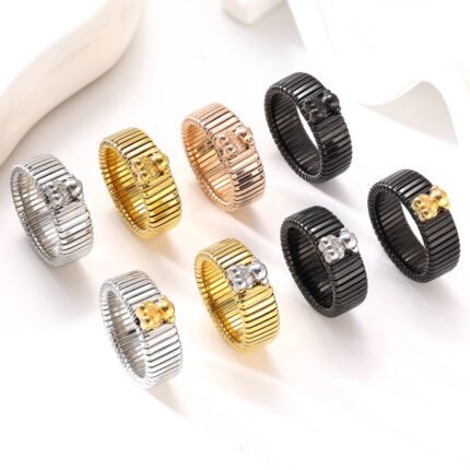 High-end rings are versatile jewelry for men and women, suitable for daily gatherings