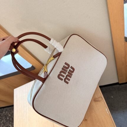 Fashion high-end handbag shoulder bag women suitable for daily party