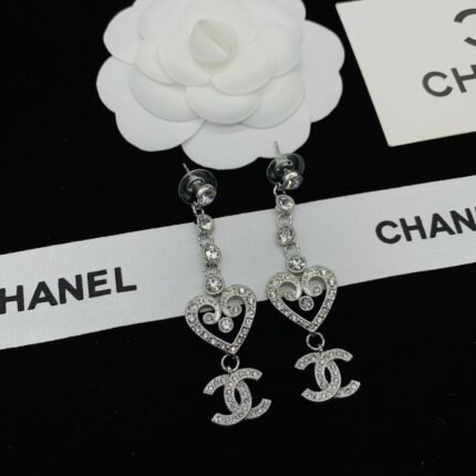 New fashion earrings for women suitable for daily party accessories