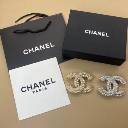 Fashion brooches for men and women, versatile accessories, suitable for daily gatherings