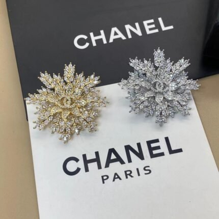 High-end fashion brooch for men and women, suitable for daily gatherings