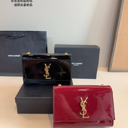 The weight of the bag is not heavy, the capacity is large enough, the version is classic, the quality is durable, the appearance is durable, and it is super versatile