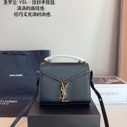 Handheld mailman bag, simplicity is the versatile formula. Retro yet fashionable, a perfect street photography tool. You can commute out of the street. Large capacity, suitable for shoulder and crossbody.