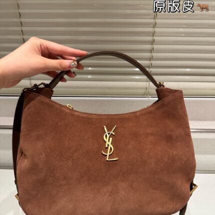 Handbag is lazy, casual, and easy to carry. It is full of surprises and high-end retro simplicity