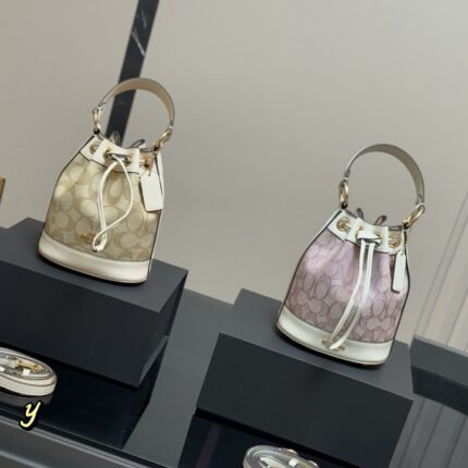 Mini bucket bag is exquisite and cute, versatile and personalized