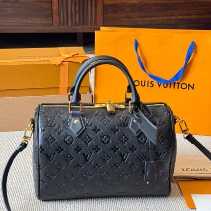 Pillow bag is soft and high-end, with classic and fashionable styles and multiple colors