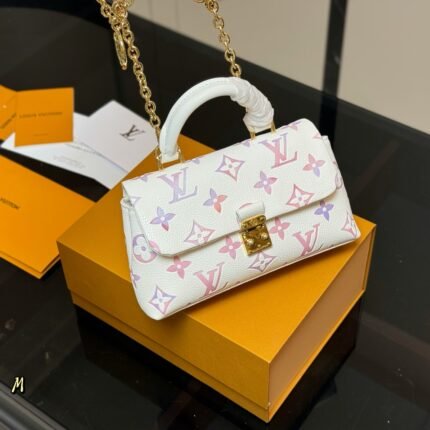 lv The princess bag comes with two chains! Feel free to DIY