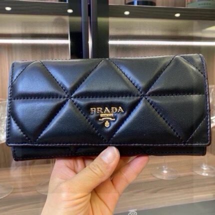 Prada, popular women's wallet with two fold design, simple and versatile, large capacity