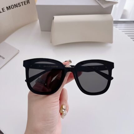 Gentle Monster GM Jackie Sunglasses: Chic Square - Round Frames, Modern Elegance