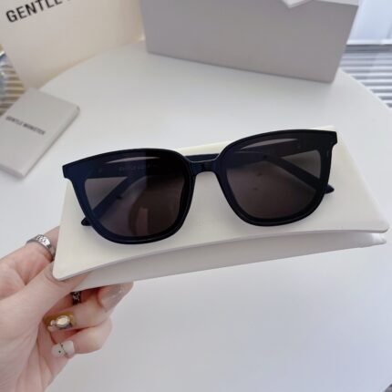 Gentle Monster GM Pino Sunglasses: Chic Square - Cat Eye Frames, Trendy Elegance