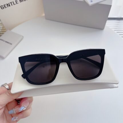 Gentle Monster GM Plot Sunglasses: Stylish Square Frames, Contemporary Cool