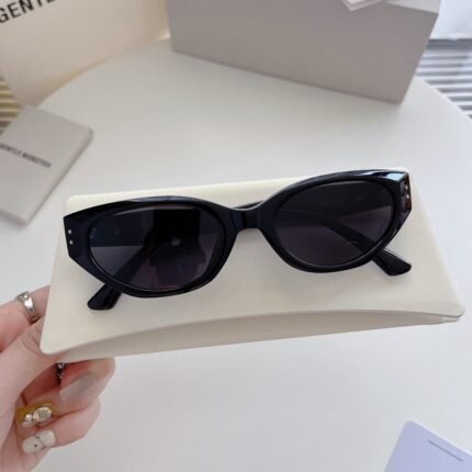 Gentle Monster GM Rococo Sunglasses: Retro - inspired Oval Frames, Exquisite Charm