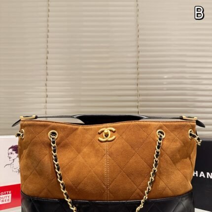 Chanel Quilted Suede Tote Bag: Luxe Suede & Leather Fusion with Signature CC Hardware (35×25cm)