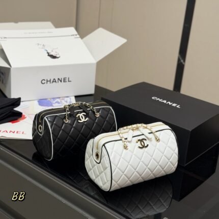 Chanel Quilted Leather Barrel Bag: Timeless Quilting with Signature CC Hardware (19×11cm)