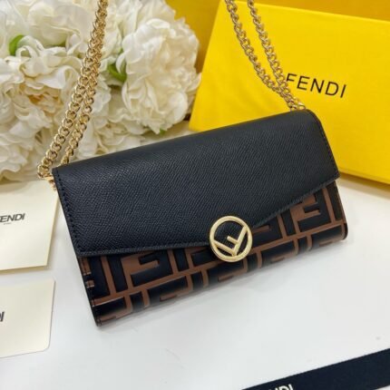 Fendi FF Monogram Chain Wallet: Leather Fusion with Signature Hardware (19×10.5×3.5cm)